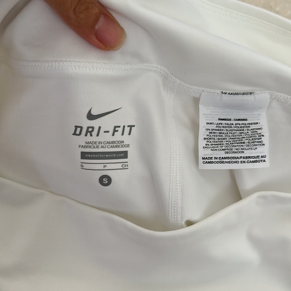 Nike women tennis- golf skort - Picture 4 of 7